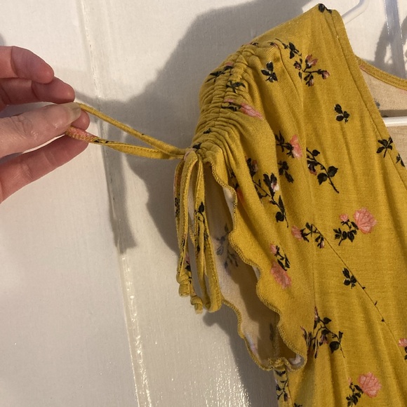 Adorable Yellow Dress 🌻 - Picture 3 of 6